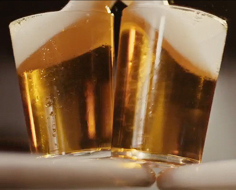 Brindis con cerveza